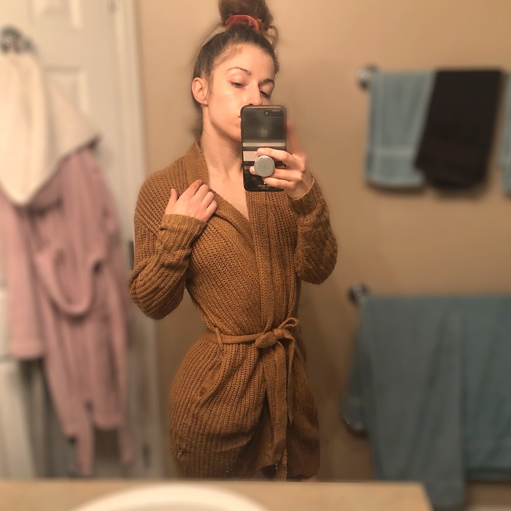 Robe - Picture 2 of 4